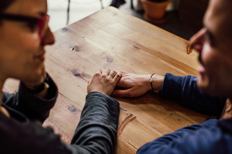 Argomenti sessuali imbarazzanti: come parlare apertamente con il tuo partner