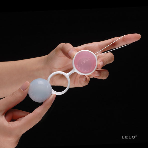 Esempio di come usare le Lelo Luna Beads Mini - Palline vaginali